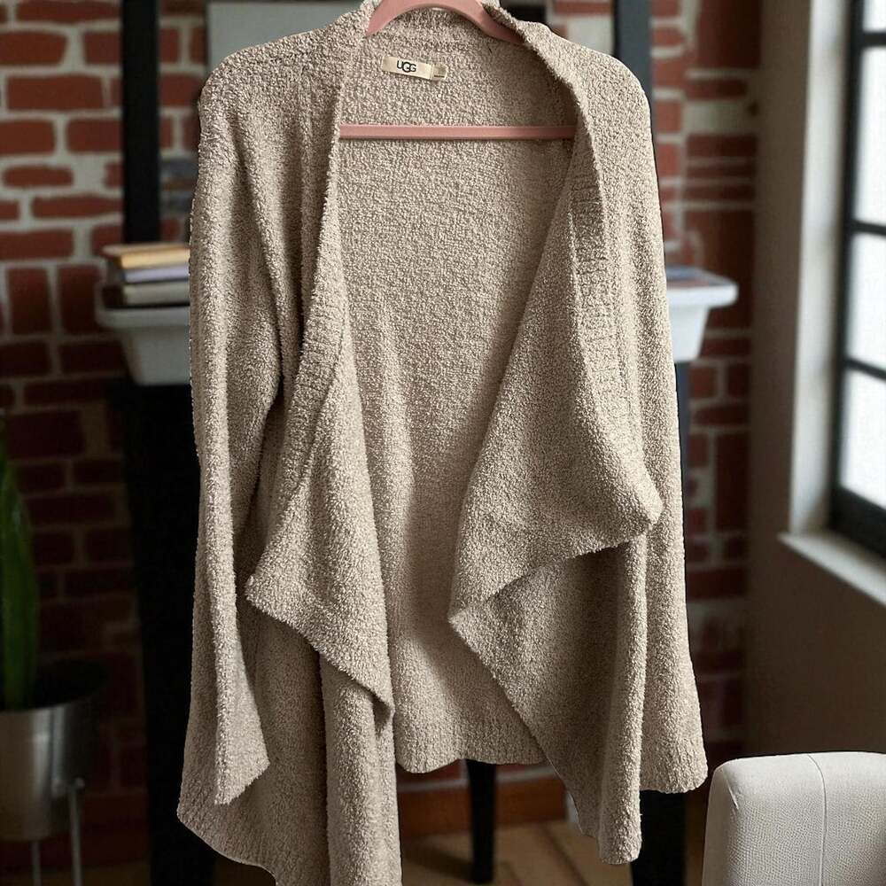UGG - Picture 2 of 4